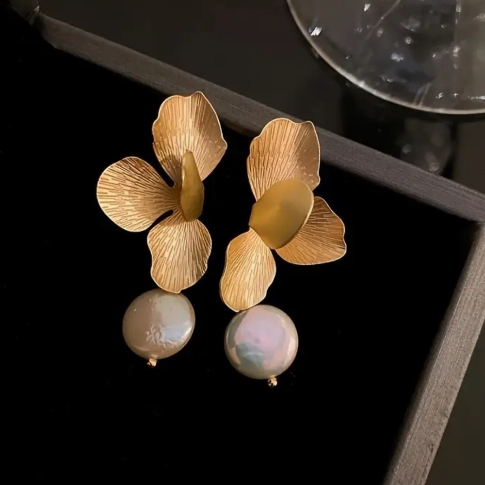 Stunning gold Petal pearl earrings